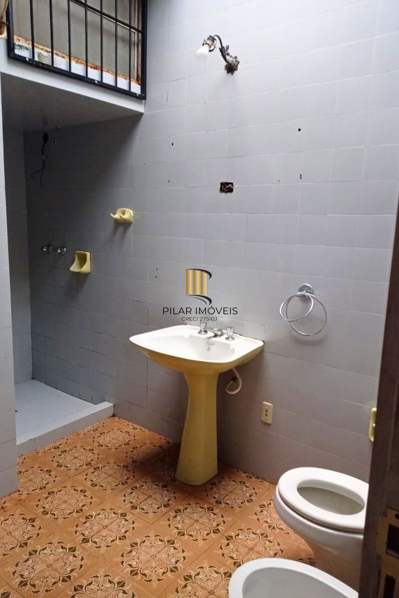 Casa com 5 dormitórios e 3 vagas no bairro Assunção