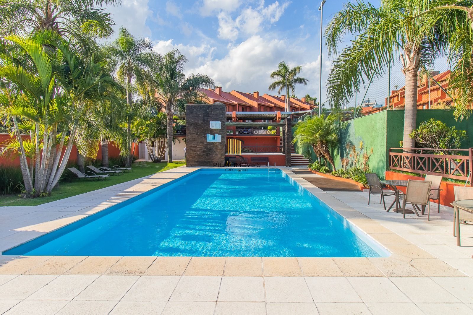 Casa Condominio para Venda - 286.89m², 4 dormitórios, sendo 2 suites, 2 vagas - Cristal