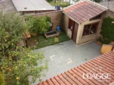 casa com 4 dormitórios, sendo uma suíte , e 530 area privativa
