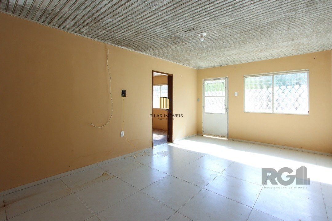 Casa de 2  dormitórios 1 vaga e um amplo pátio na Hípica Porto Alegre 