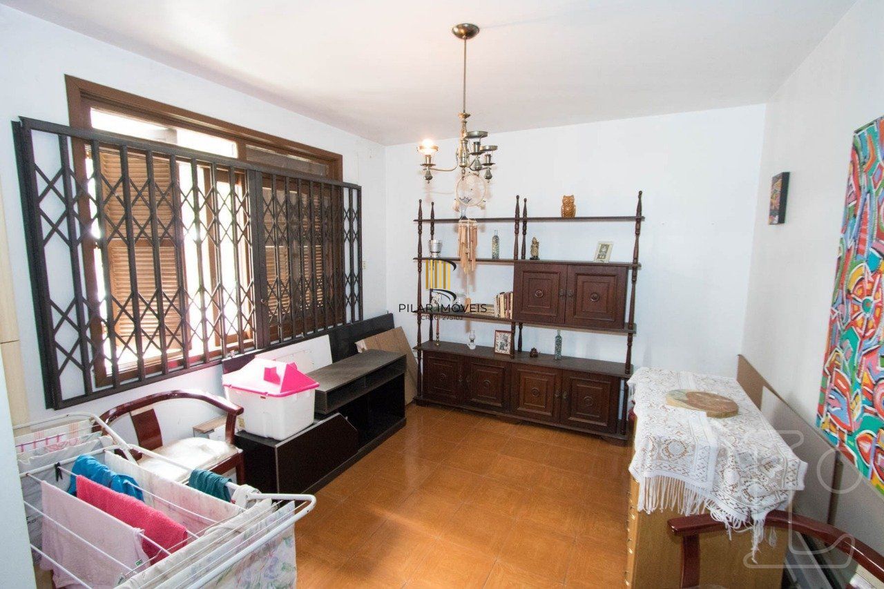 Casa para Venda - 150m², 4 dormitórios, sendo 1 suites, 5 vagas - Teresópolis
