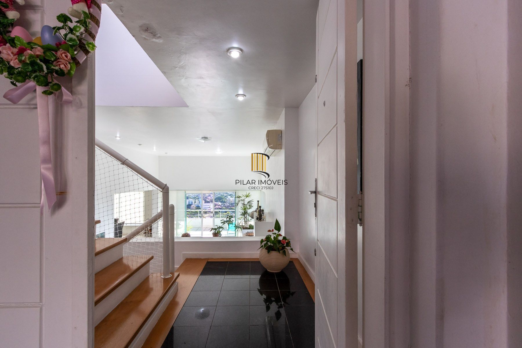 Casa para Venda - 470m², 3 dormitórios, sendo 1 suites, 6 vagas - Nonoai