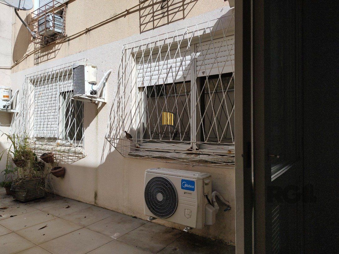 Apartamento Garden, 2 quartos, 1 suite, 2 banheiros, dependência de empregada - Bairro Petrópolis