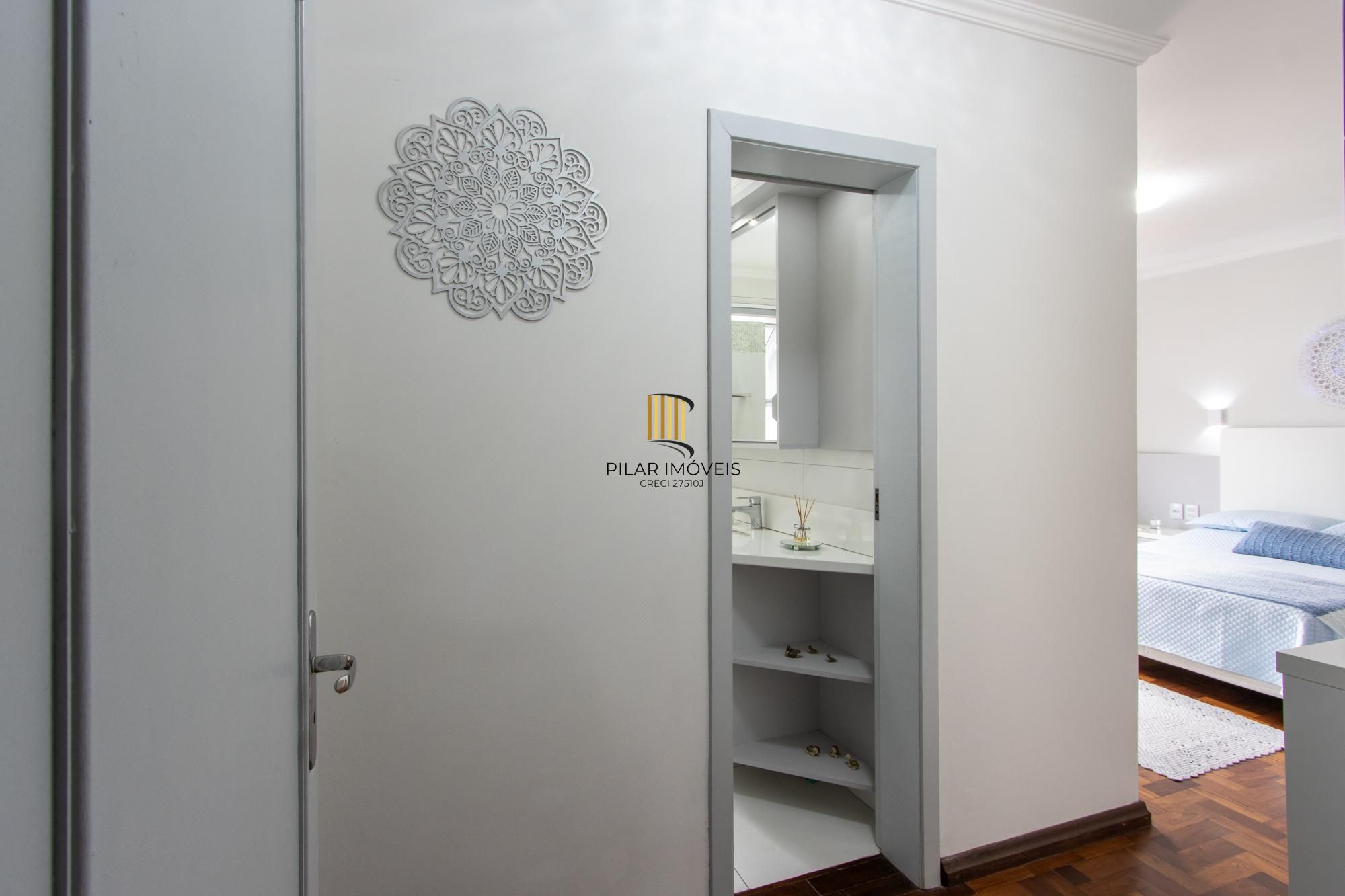 Casa TODA Reformada à Venda  – Mobiliada