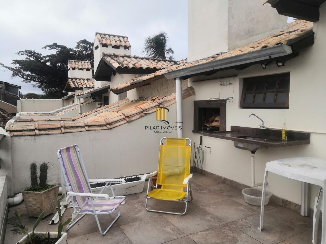 Casa de Condomínio com 3 dormitórios e 2 vagas em Ipanema