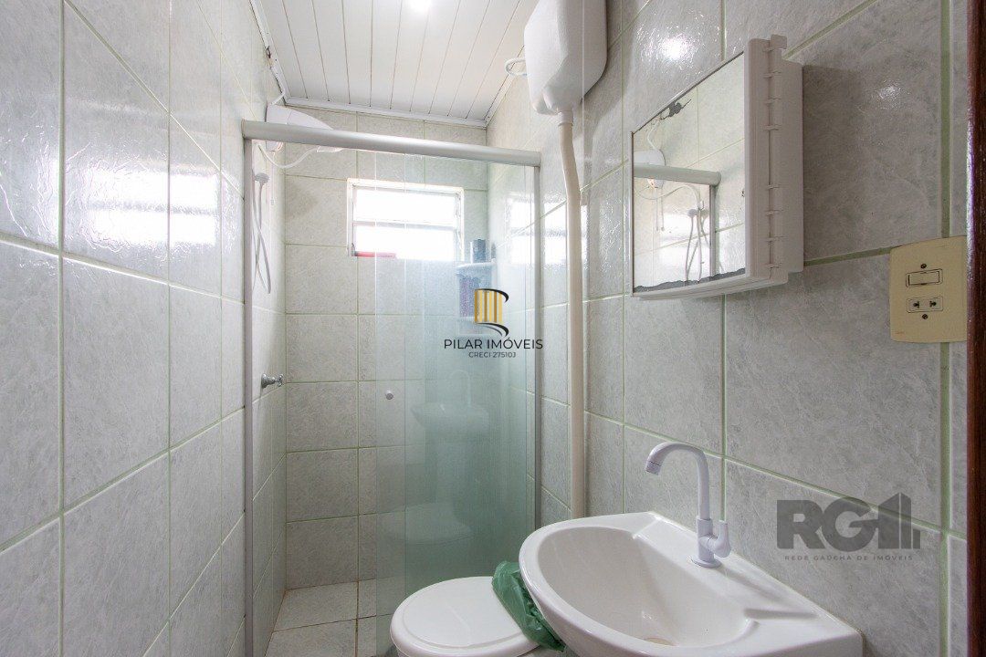 Casa térrea, 3 quartos, edícula, com 2 suites, pátio - Bairro Guarujá