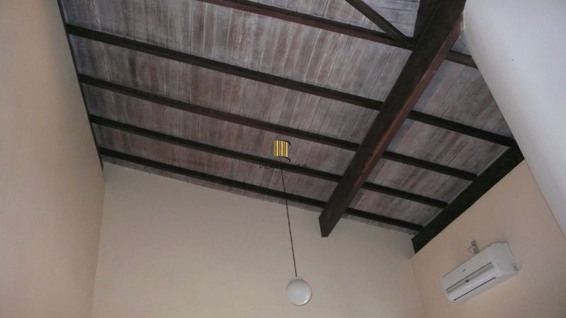 Casa Ampla com 2 pavimentos , grande pátio