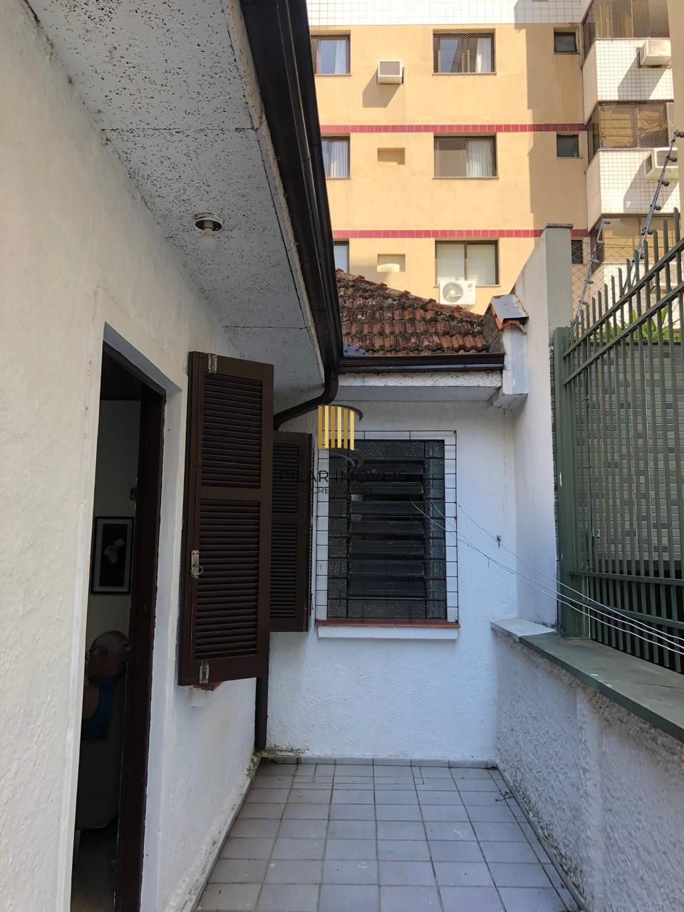 Casa de alvenaria, 3 dormitórios, 1 vaga coberta, bairro Mont Serrat.