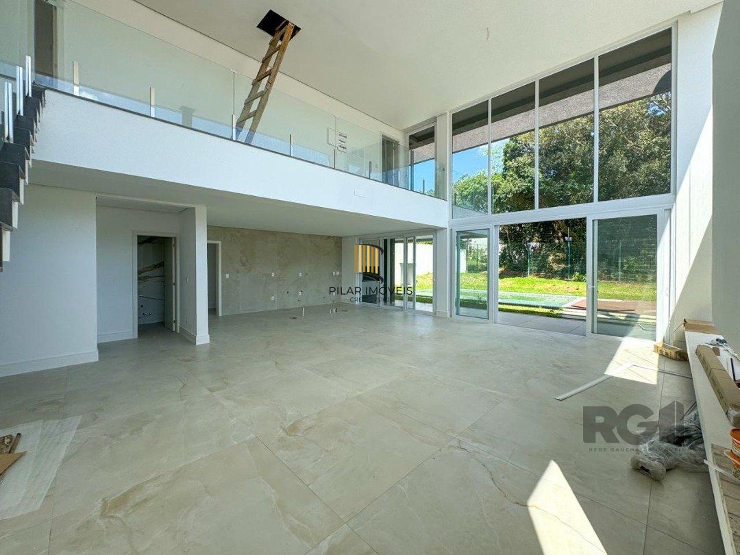 Casa Condominio para Venda - 300m², 4 dormitórios, sendo 4 suites, 2 vagas - Alphaville