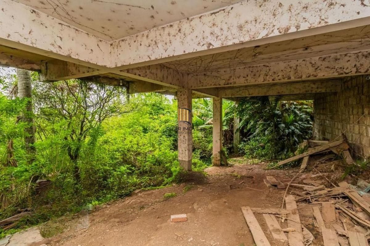 Casa com 5 dormitórios e 3 vagas no bairro Assunção