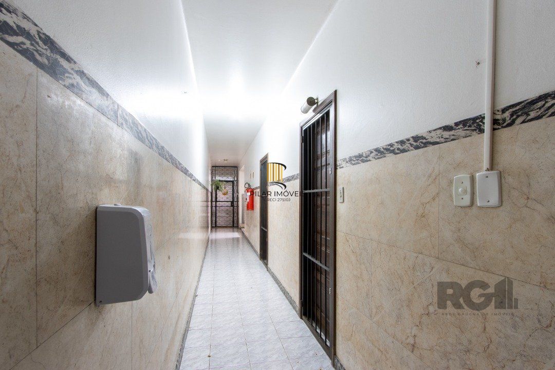 Apartamento térreo, com pátio, 2 quartos - Bairro Menino Deus