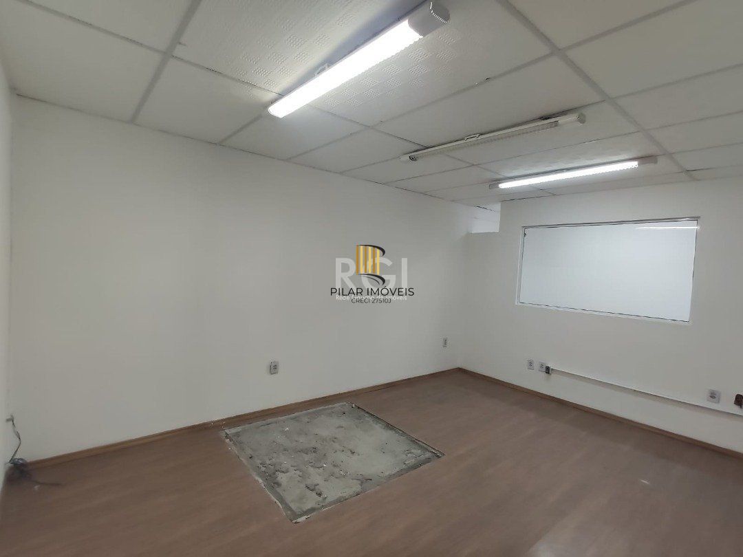 Conjunto/Sala para Venda - 60m², 0 dormitórios, Cohab C