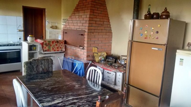 Casa para Venda - 320m², 3 dormitórios, sendo 1 suites, 4 vagas - Cristal