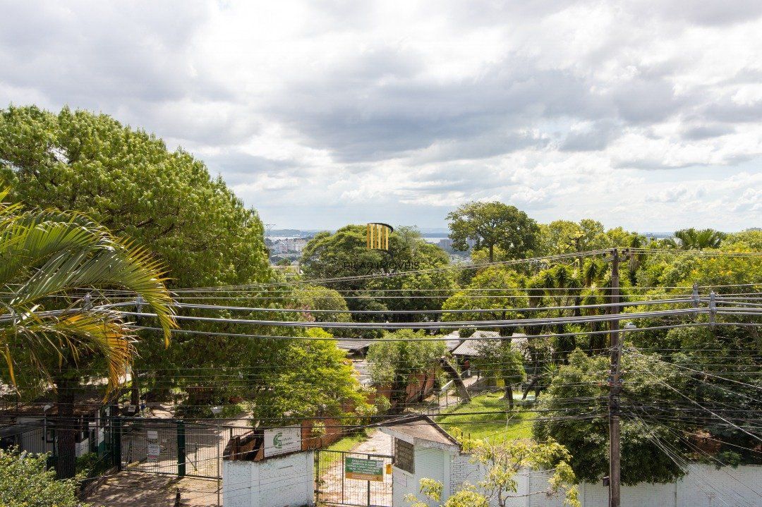 Casa 4 dormitórios no bairro Nonoai