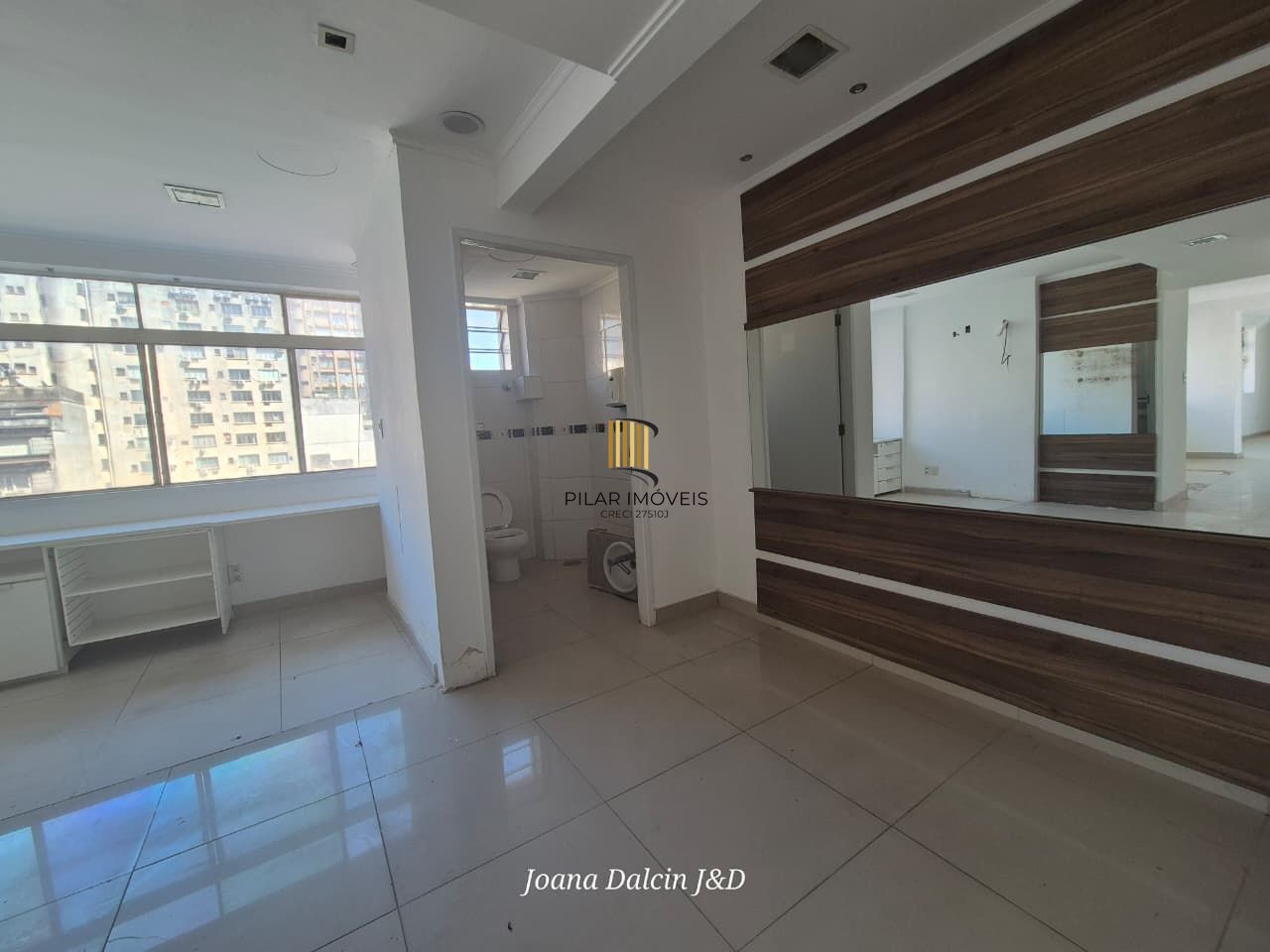 Excelente sala comercial na Galeria Malcon na Andradas