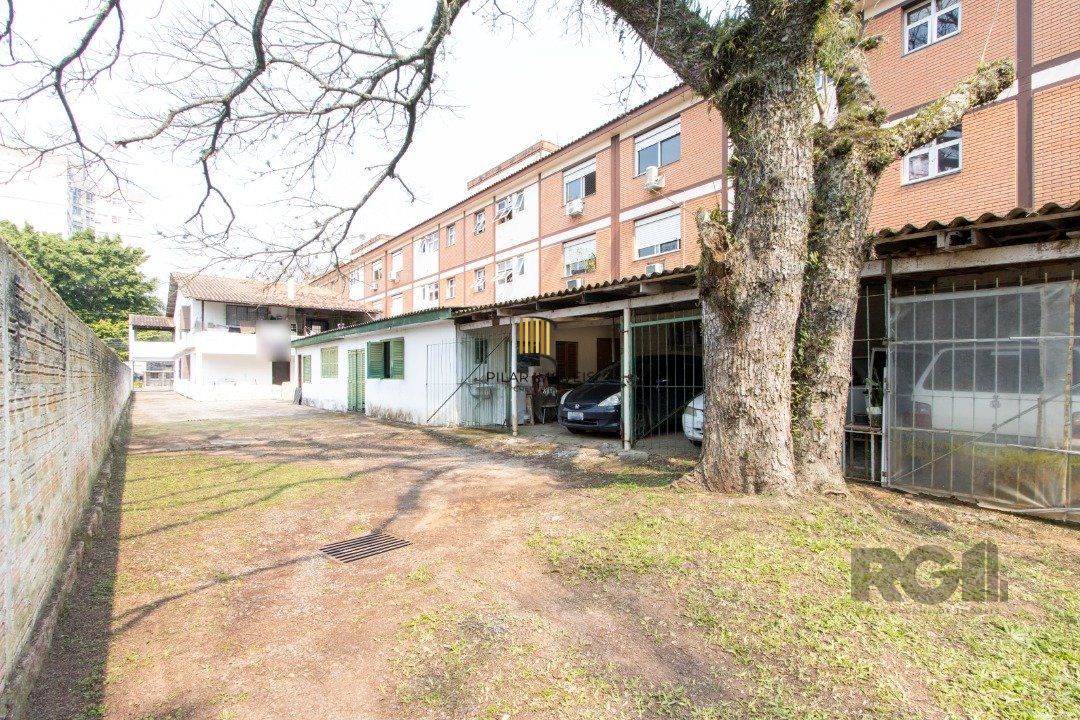Casa 7 dormitórios no bairro Camaquã