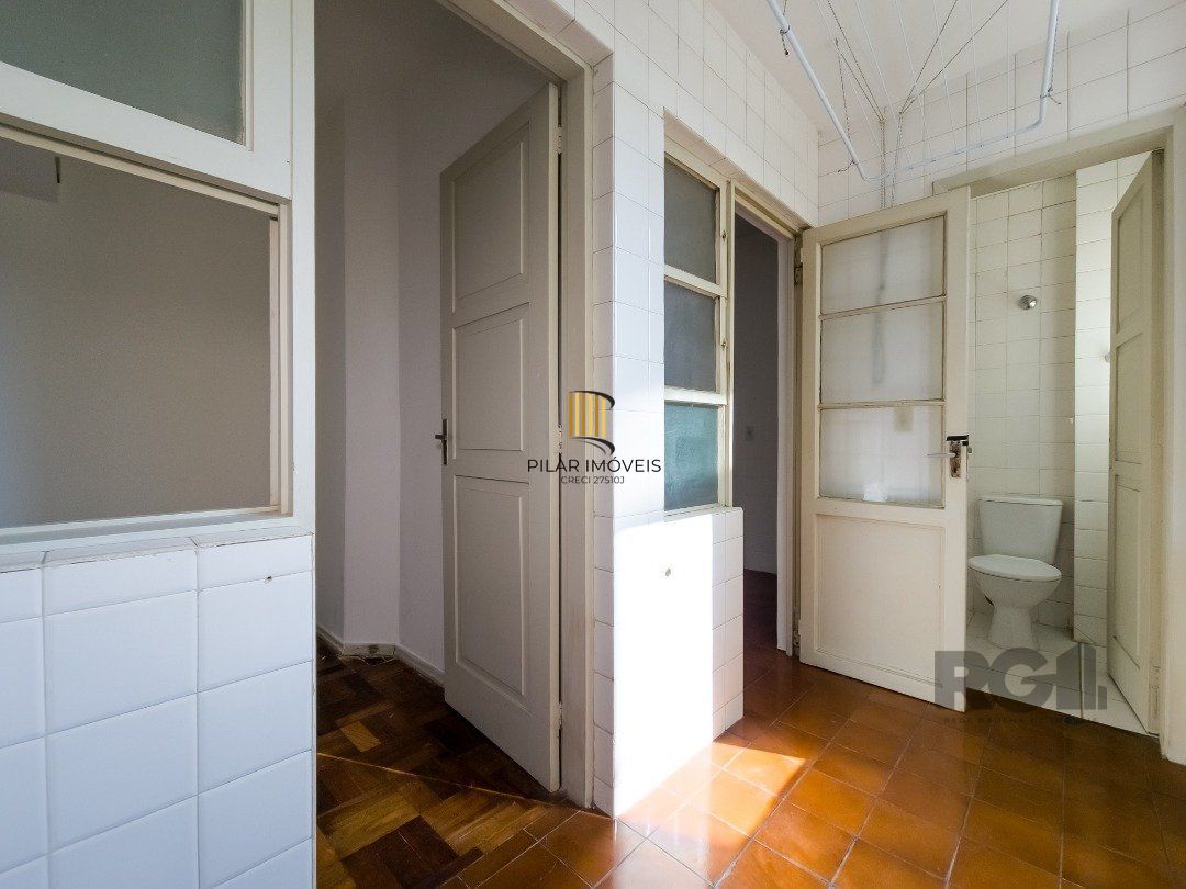 Apartamento, 3 quartos, 1 suite, dependência de empregada, elevador - Centro Histórico - Porto Alegre