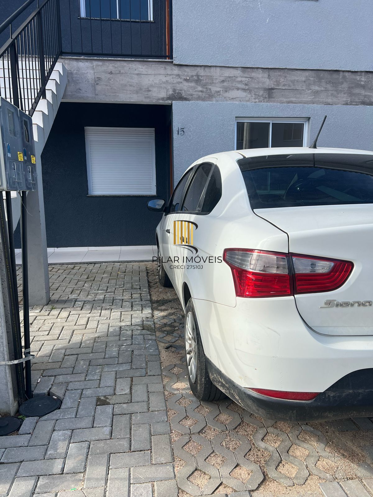 Casa com 2 dormitórios, banheiro social e pátio