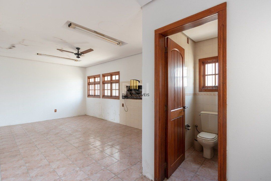 Casa para Venda - 460m², 4 dormitórios, sendo 1 suites, 4 vagas - Cristal
