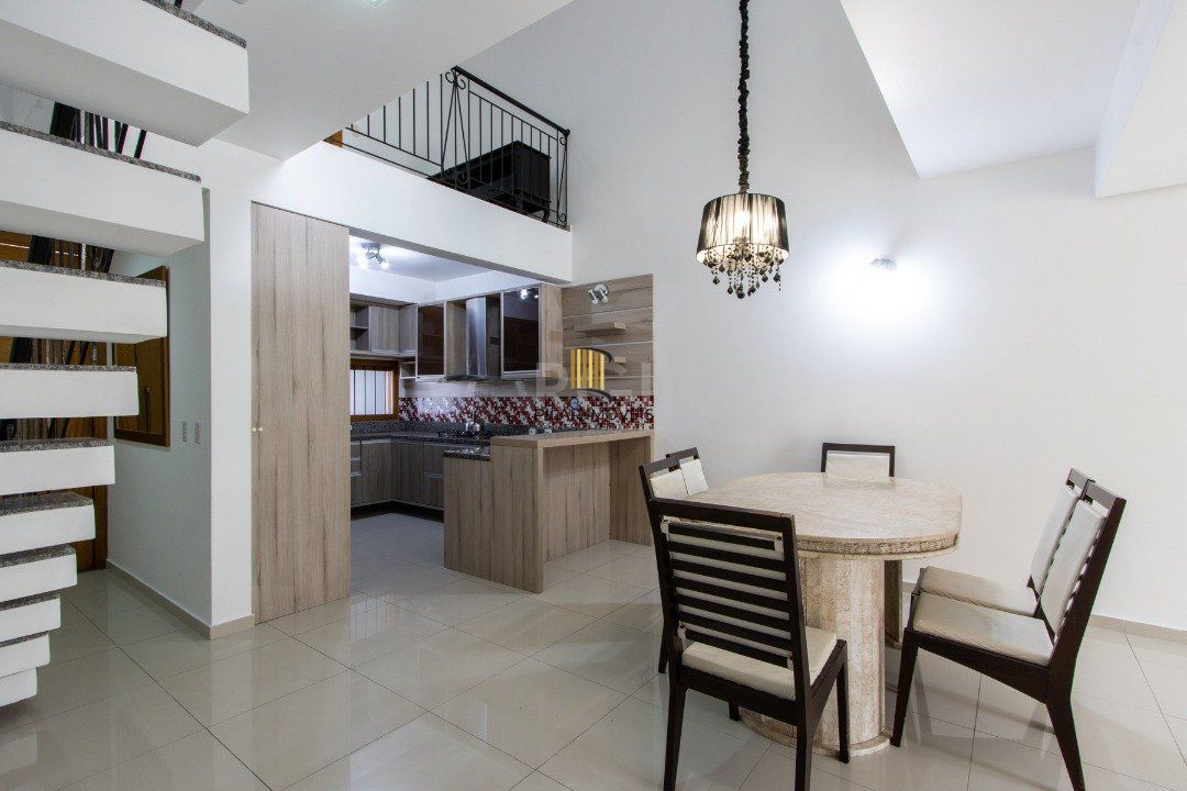 Casa para Venda - 204m², 3 dormitórios, sendo 3 suites, 2 vagas - Espirito Santo