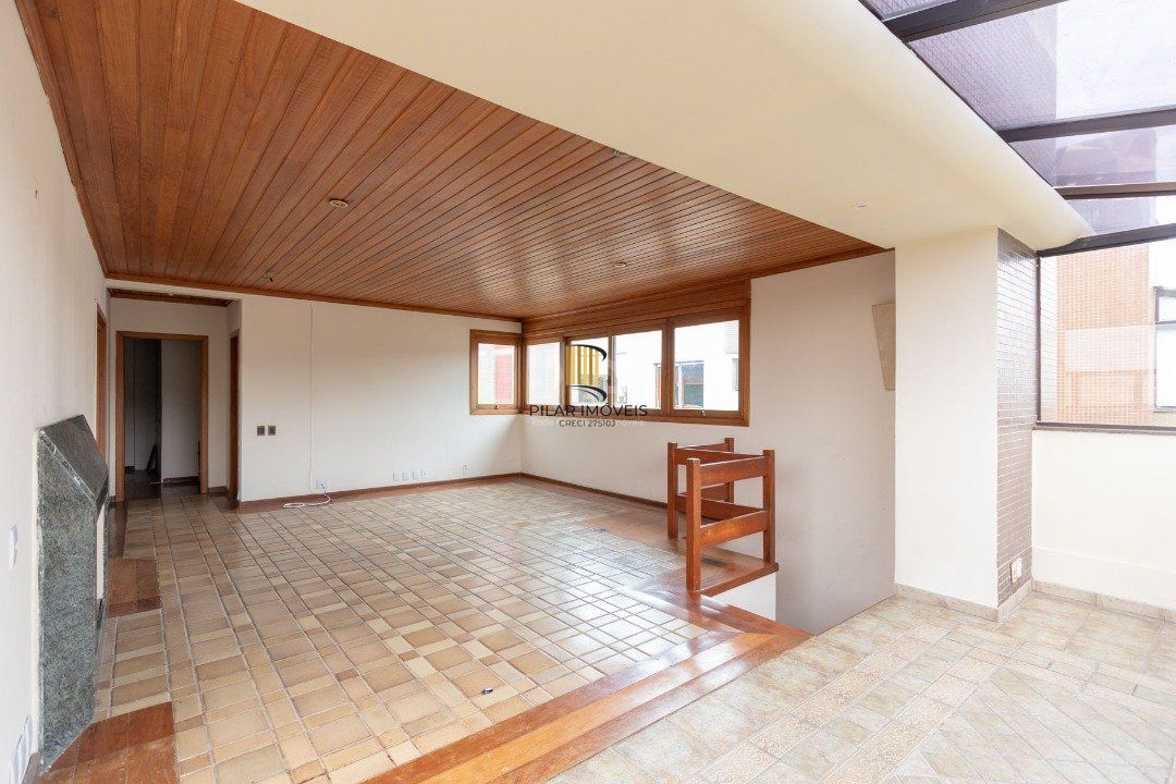 Cobertura para Venda - 302m², 4 dormitórios, sendo 1 suites, 3 vagas - Menino Deus