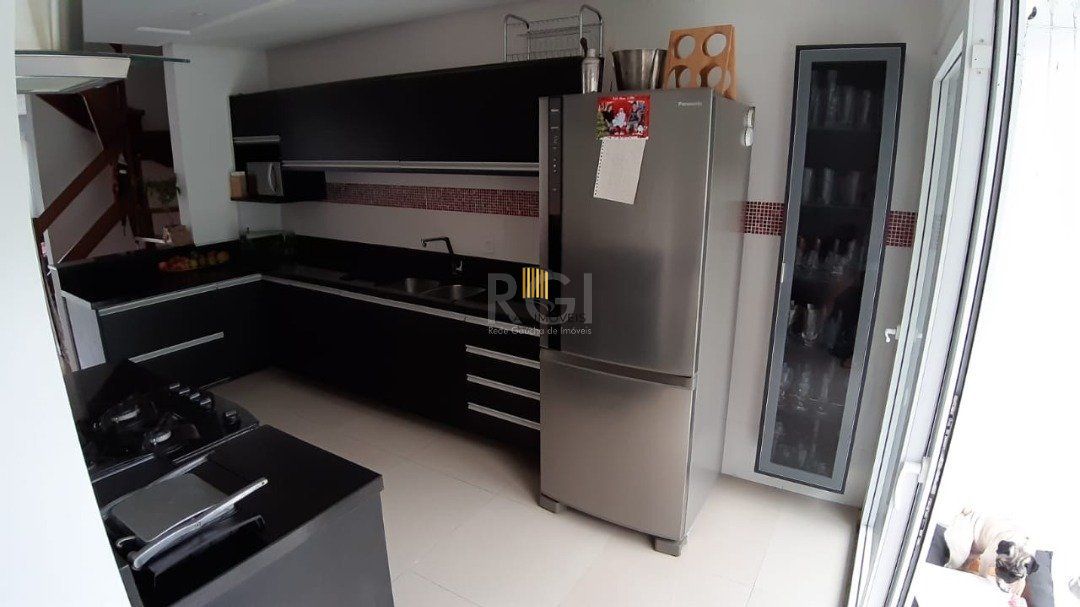Casa para Venda - 157m², 3 dormitórios, sendo 3 suites, 2 vagas - Guarujá