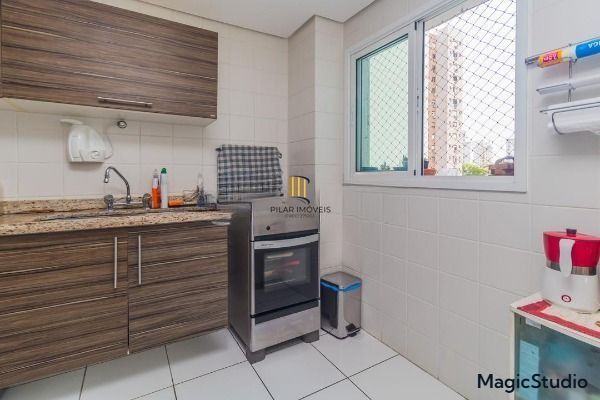 Vende apartamento no Bairro Passo da Areia - Porto Alegre