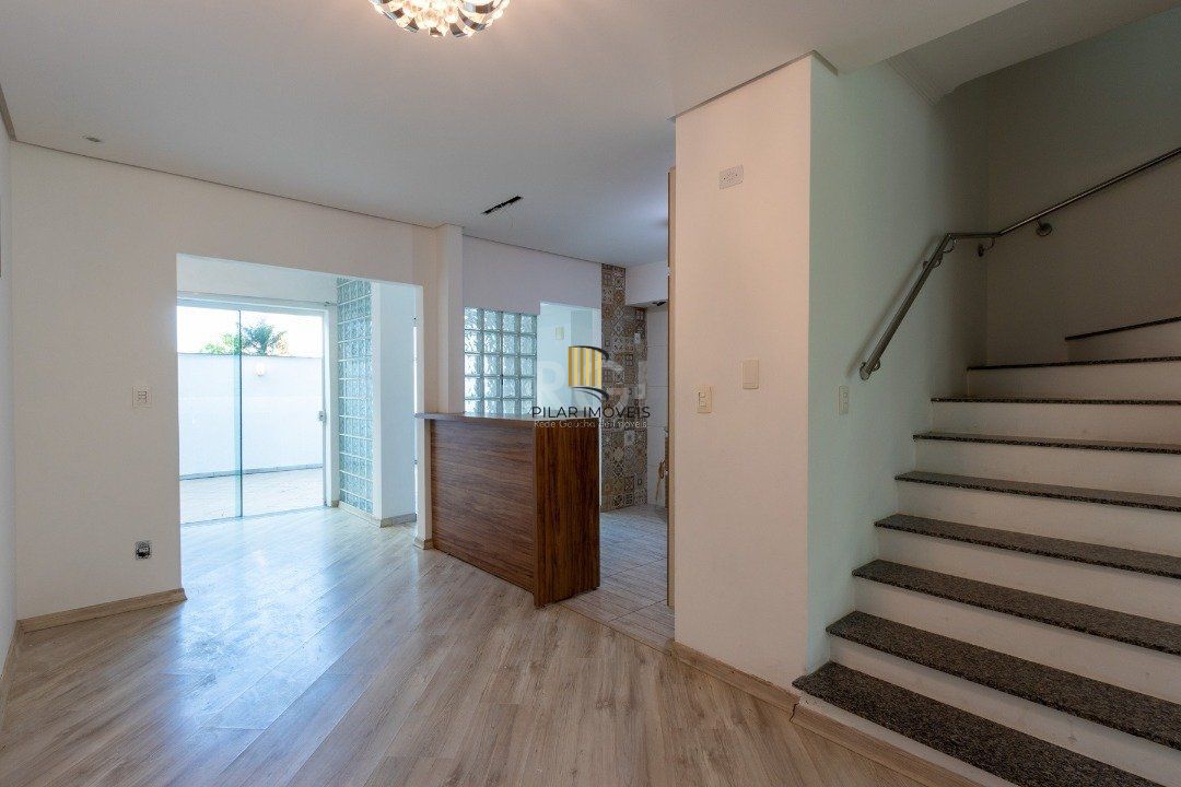 Casa para Venda - 178.4m², 3 dormitórios, sendo 1 suites, 2 vagas - Hípica