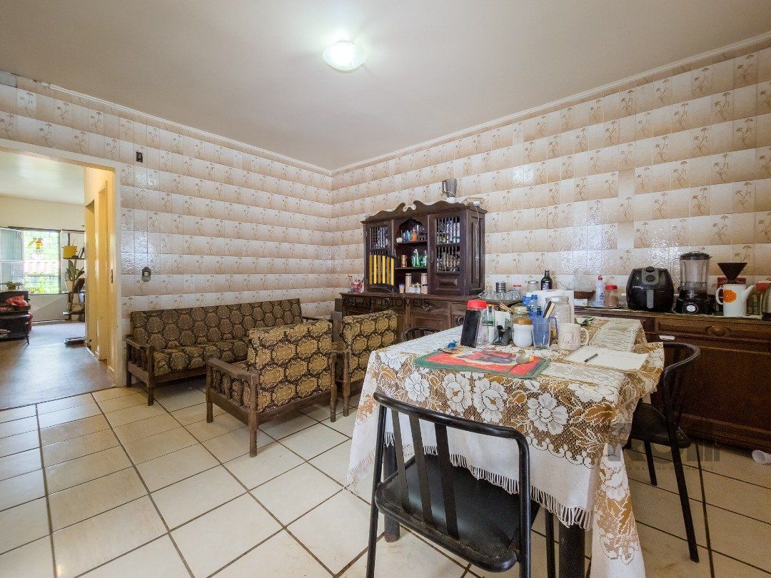 Casa para Venda - 210m², 3 dormitórios, sendo 1 suites, 2 vagas - Tristeza
