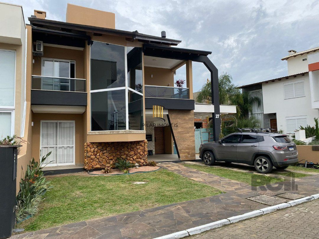 Casa em condominio com excelente padrão construtivo, possui 3 dormitórios, sendo 1 suíte máster com closet e sacada - Pilar Imóveis