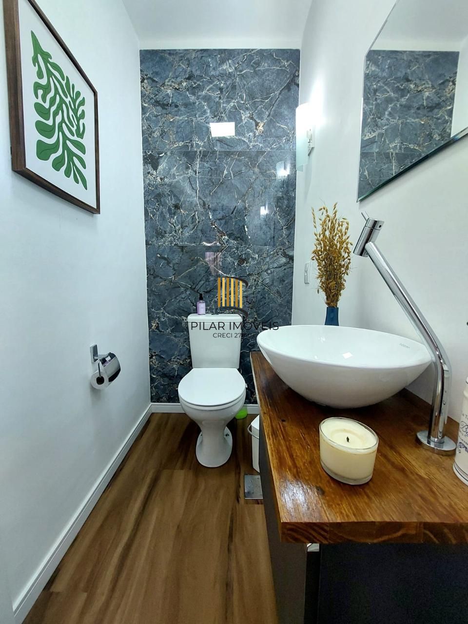 Linda casa totalmente reformada, 3 quartos (1 suite), 2 vagas cobertas - Bairro Nonoai