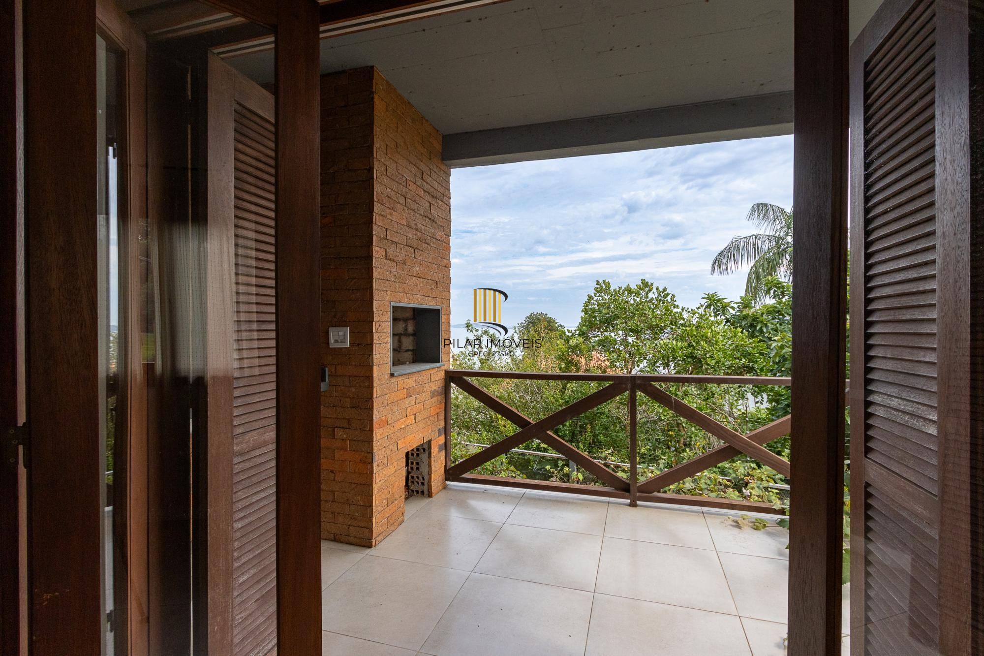 Casa com 6 quartos à venda  bairro Espírito Santo, Porto Alegre.