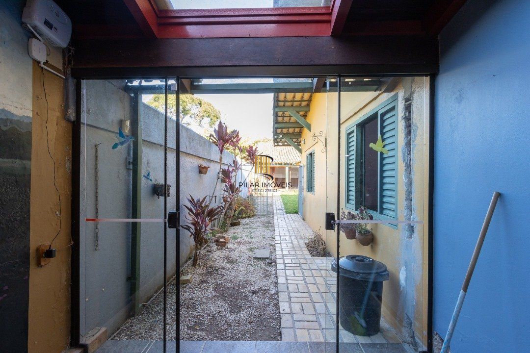Casa para Venda - 244m², 3 dormitórios, sendo 1 suites, 2 vagas - Guarujá