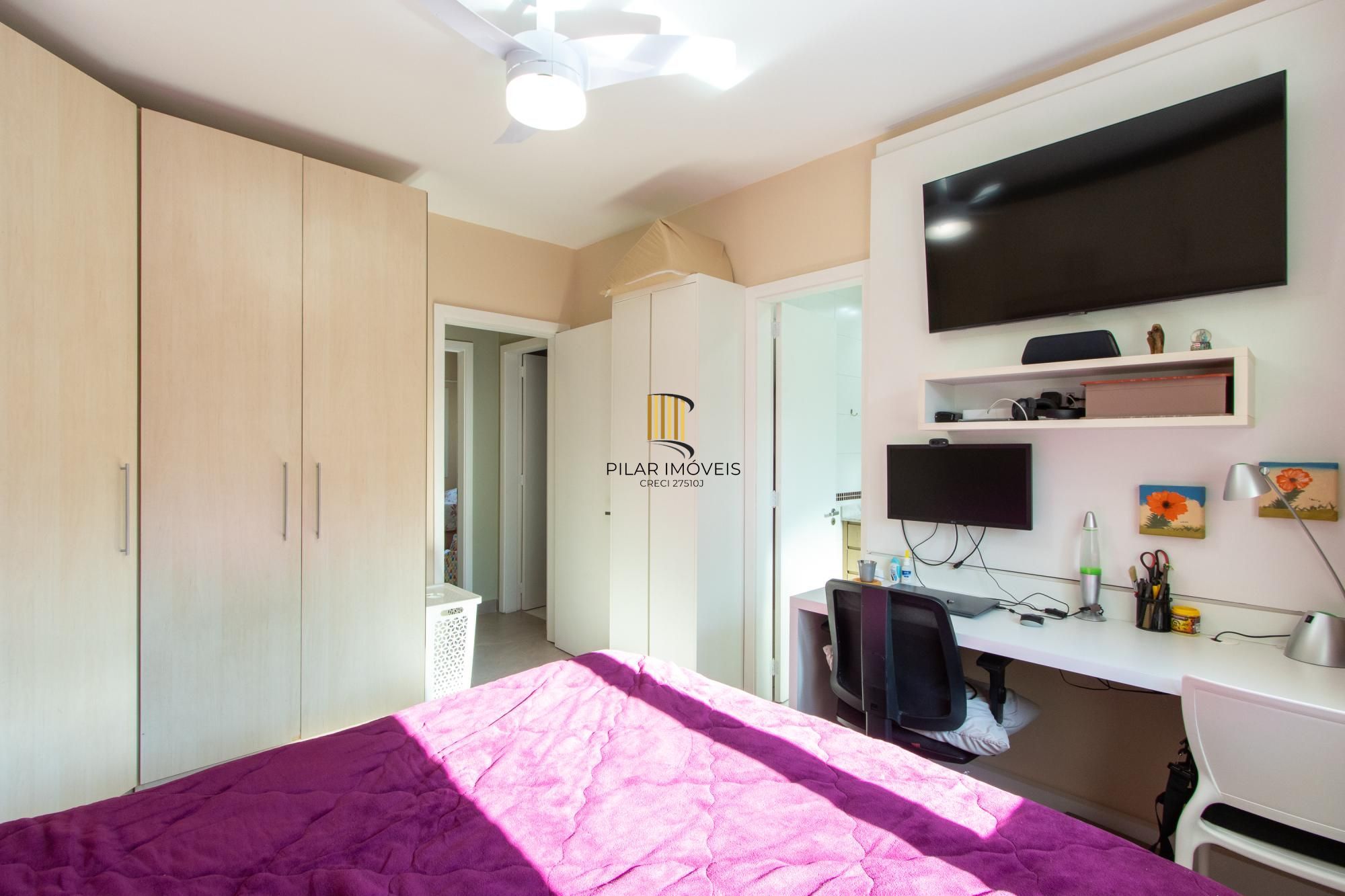 Casa em condomínio, com 3 quartos, com suíte, 2 vagas cobertas, churrasqueira, no Bairro Nonoai.