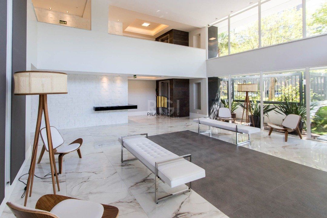 Cobertura para Venda - 230.43m², 3 dormitórios, sendo 3 suites, 2 vagas - Menino Deus