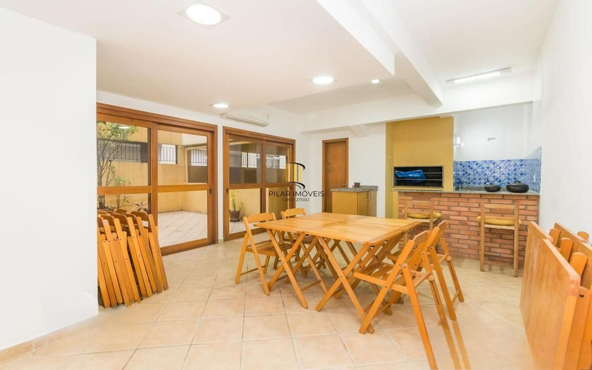 Apartamento de 2 dormitórios e 2 vagas no bairro Petropolis