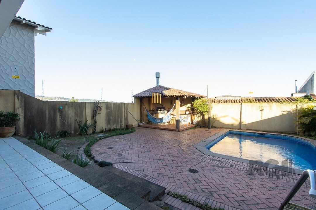 Casa para Venda - 450m², 4 dormitórios, sendo 4 suites, 5 vagas - Vila Assunção