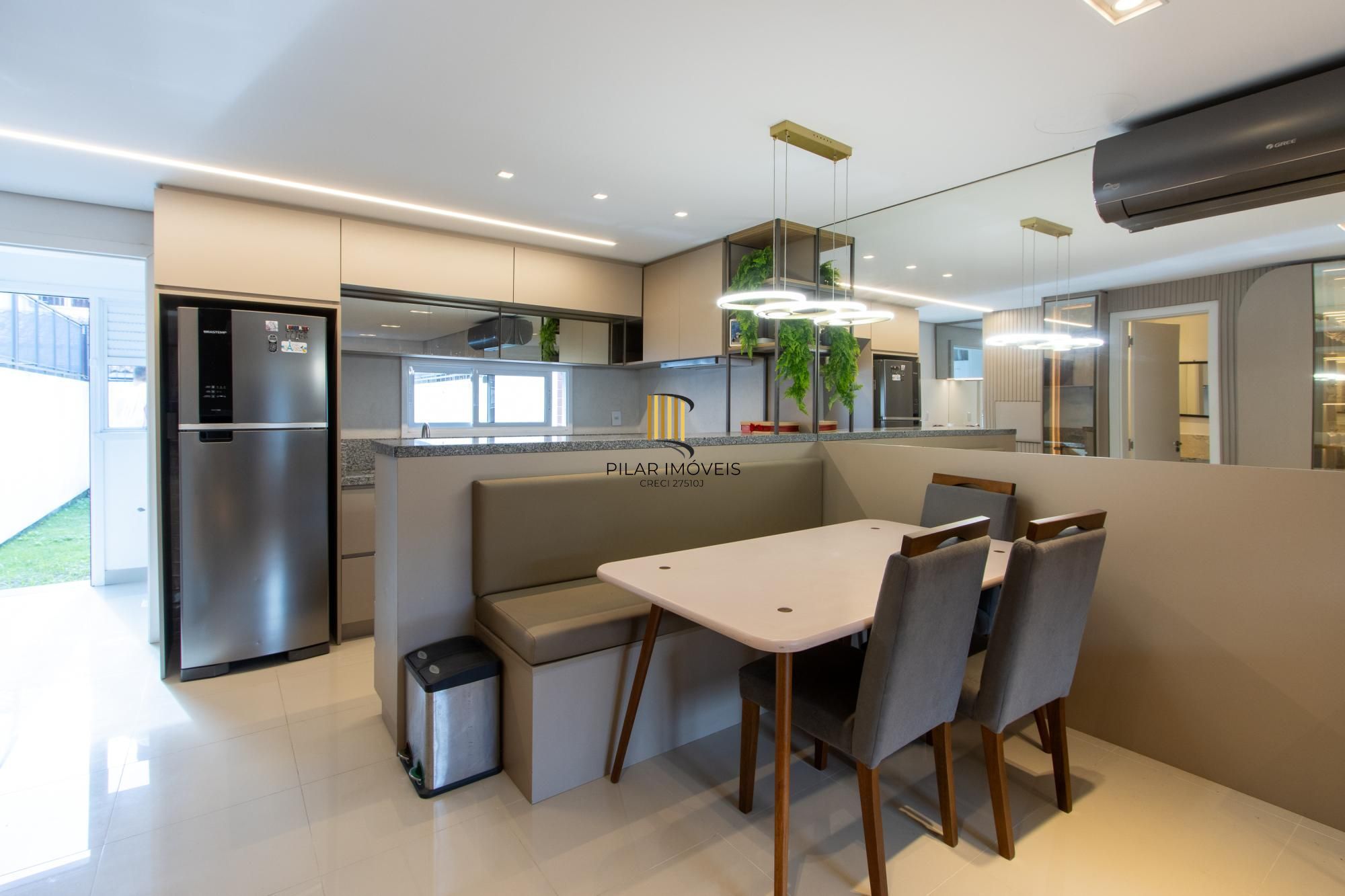 Sobrado para Venda - 95,16m², 3 dormitórios, sendo 1 suites, 2 vagas - Hípica