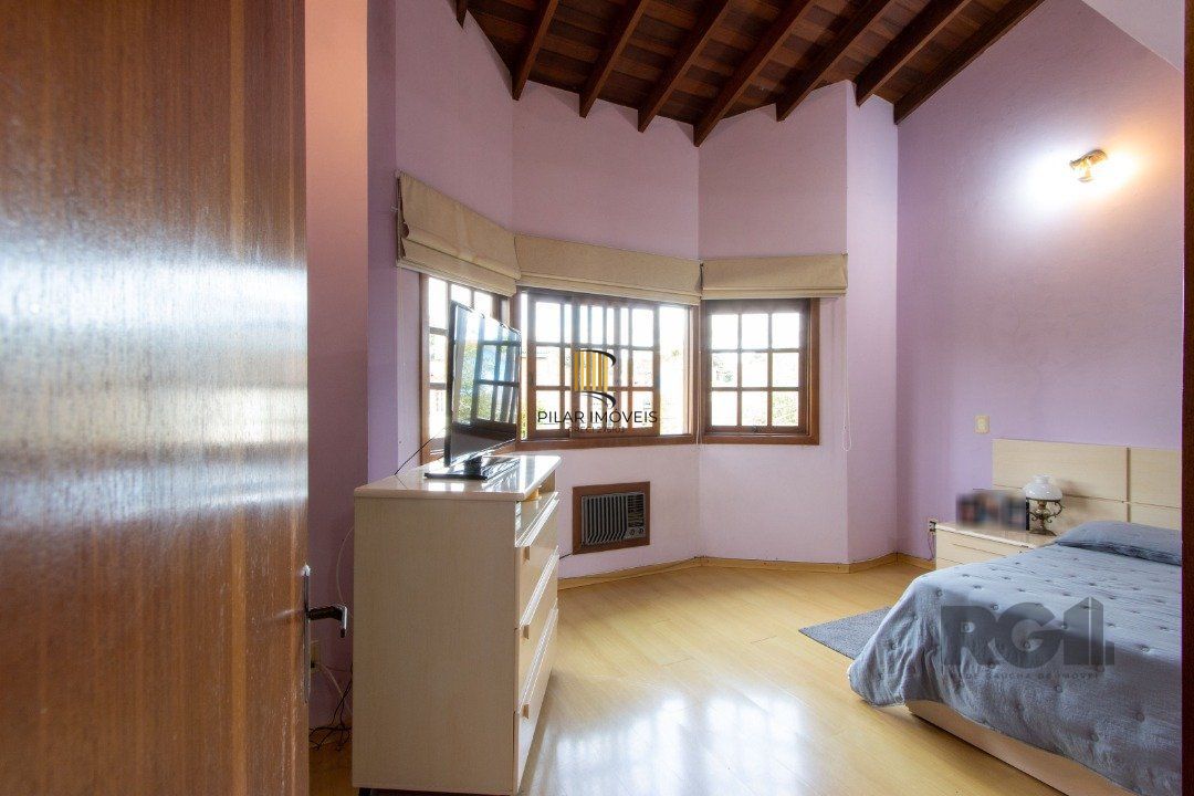 Casa para Venda - 180.3m², 3 dormitórios, sendo 1 suites, 3 vagas - Guarujá