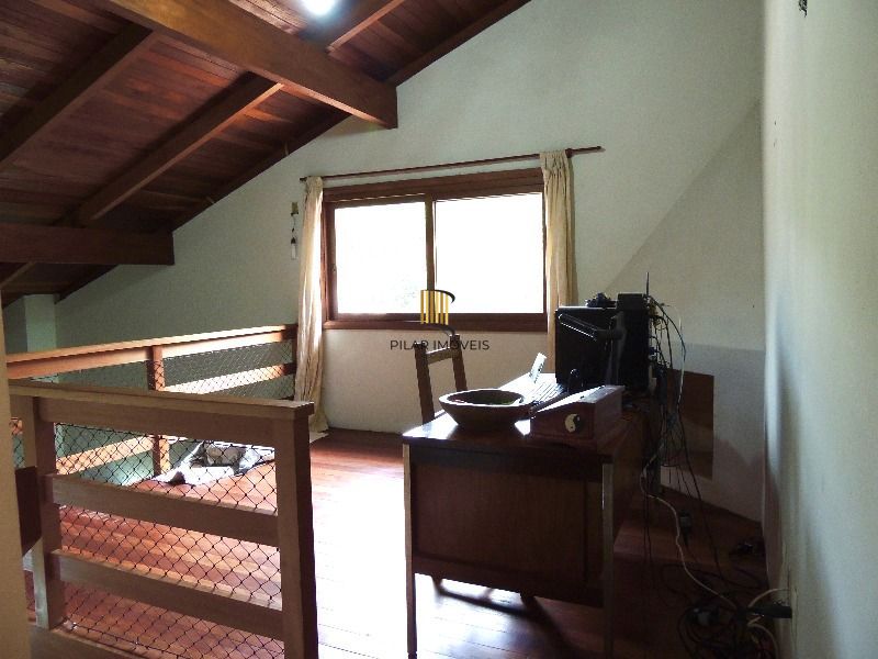 Casa para Venda com 3 dormitórios, sendo 2 suites e 3 vagas no bairro Belém Novo