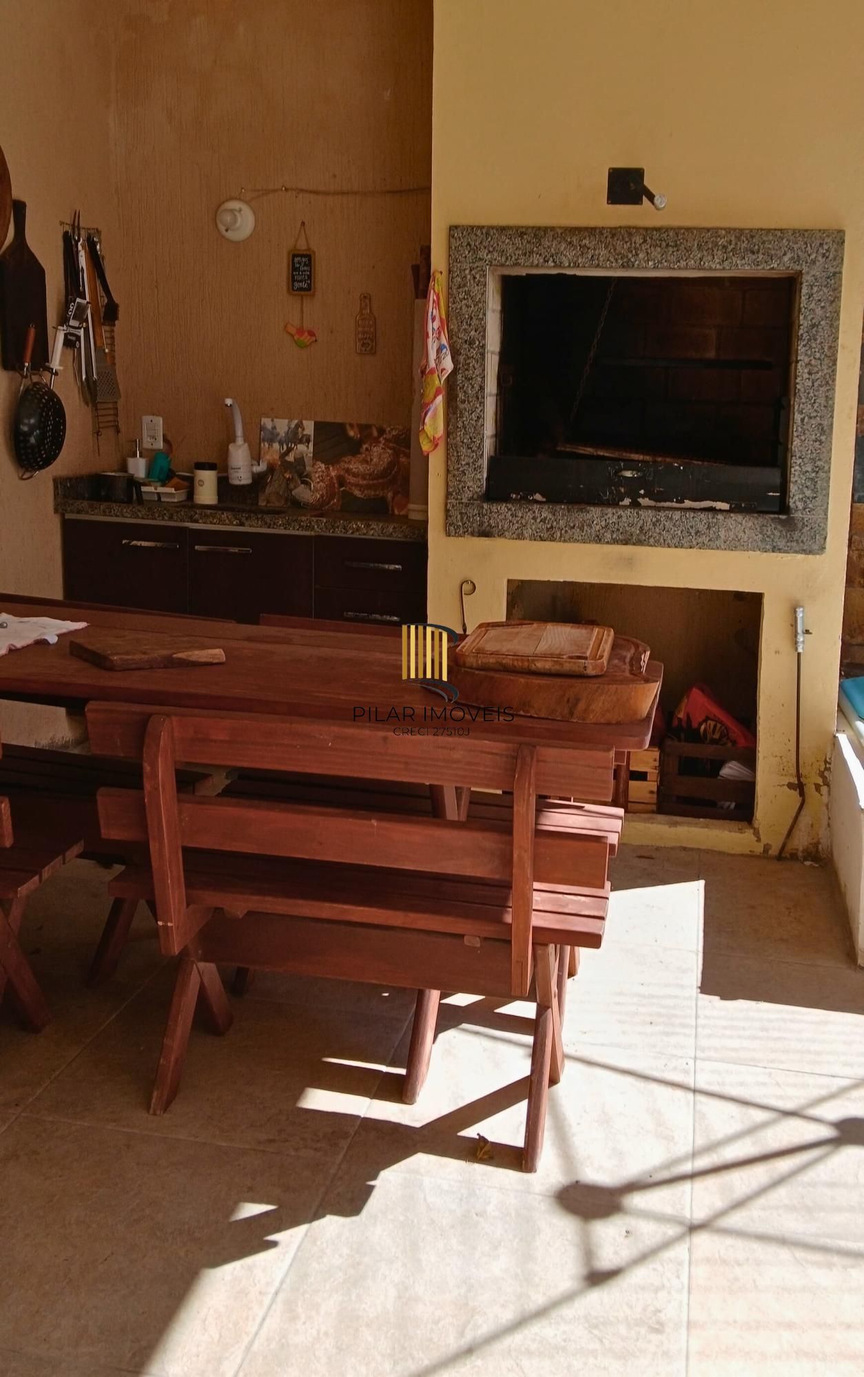 Casa aconchegante com 3 dormitórios, piscina e lareira