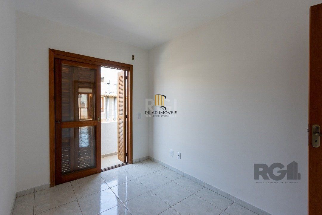 Casa 3 dormitórios no bairro Guarujá