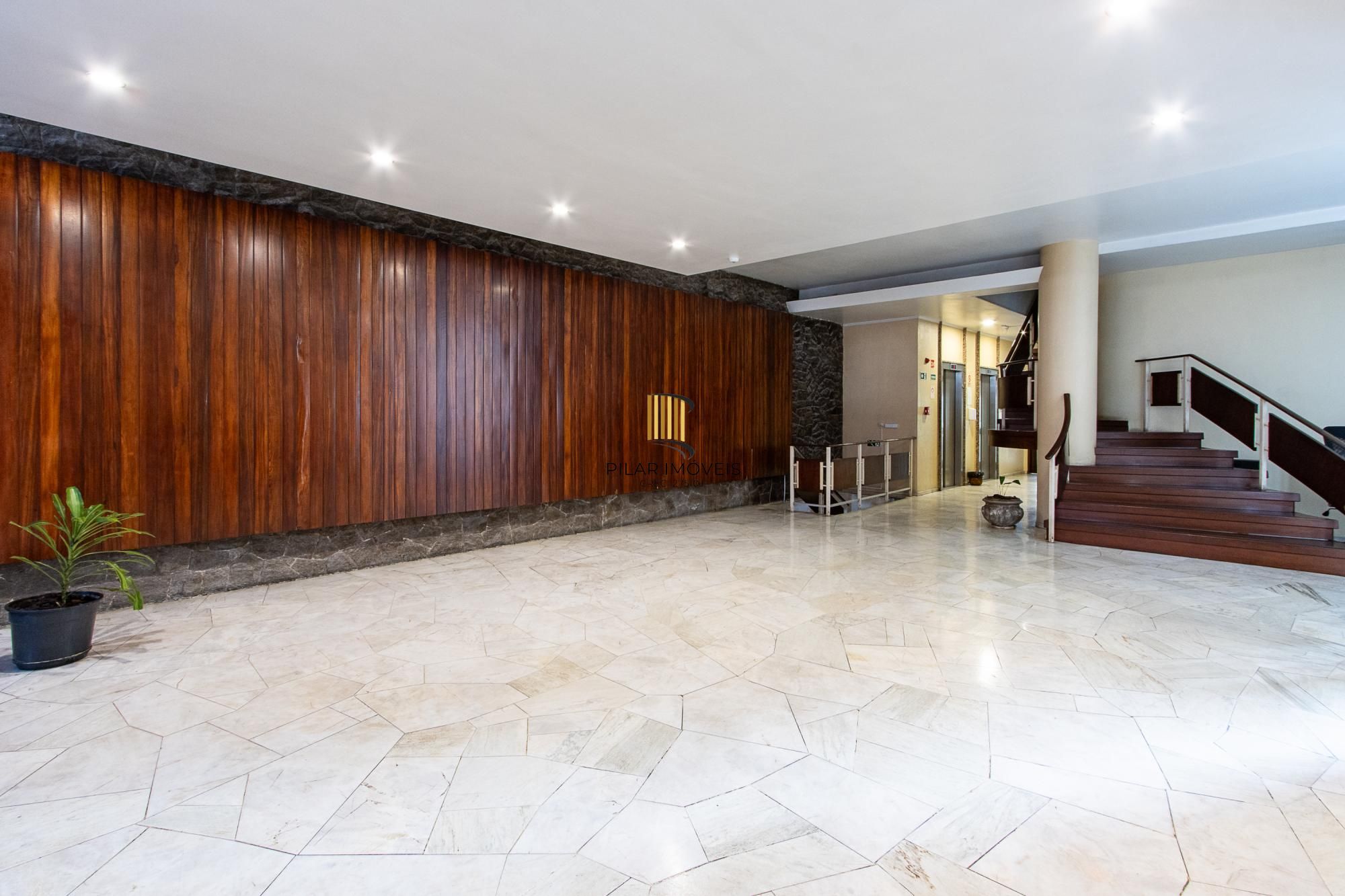 Apartamento 3 Dormitórios Ensolarado no Centro de Porto Alegre