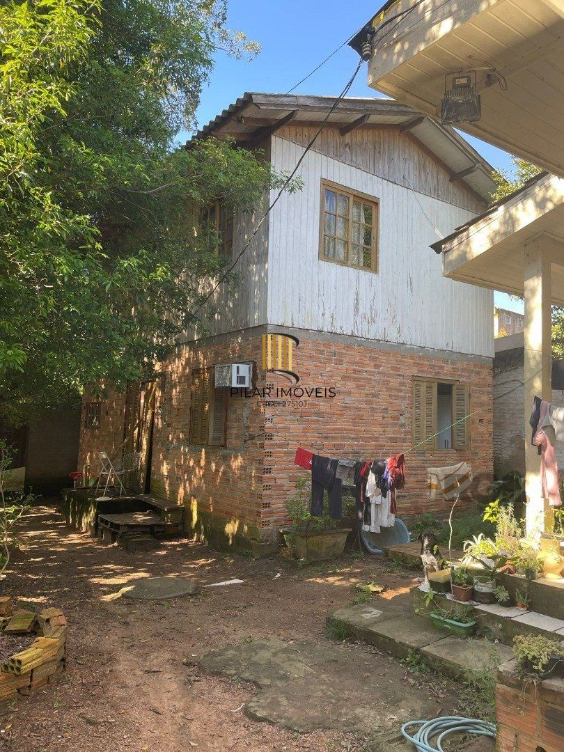 Casa 6 dormitórios no bairro Ponta Grossa