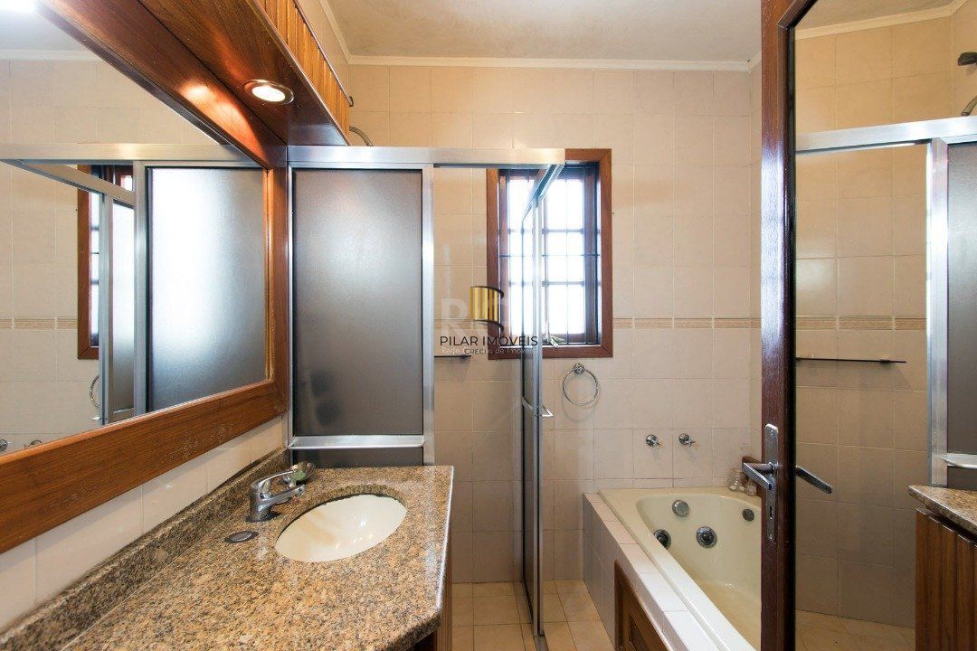 Casa para Venda - 336.21m², 3 dormitórios, sendo 1 suites, 3 vagas - Nonoai