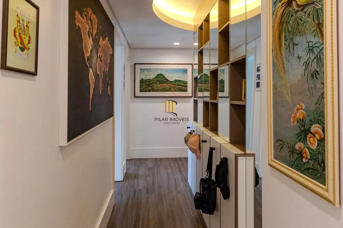 Apartamento com 3 dormitórios, 2 vagas e 231.61m² - Bairro Menino Deus