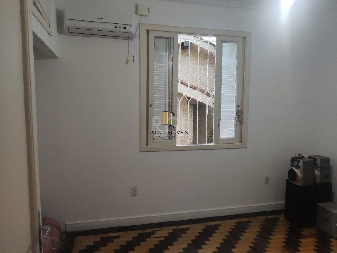 Casa para Venda - 205m², 3 dormitórios, sendo 1 suites, 2 vagas - Santo Antonio