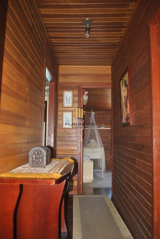 Casa para Venda - 250m², 3 dormitórios, 4 vagas - Serraria