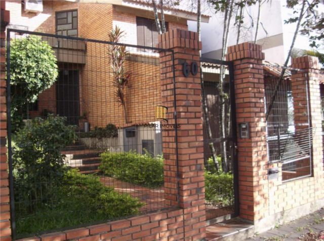Casa para Venda - 238m², 4 dormitórios, sendo 1 suites, 2 vagas - Medianeira