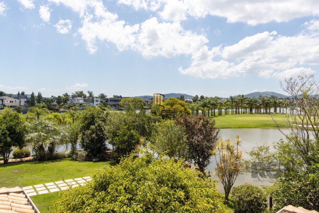Excelente residência no Condomínio Terra Ville com aproximadamente 474,74m² privativos.